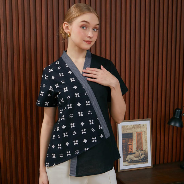 Nayara Blouse Batik Kalina Hitam